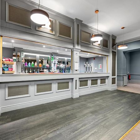 Royal Whitby Hotel Екстериор снимка