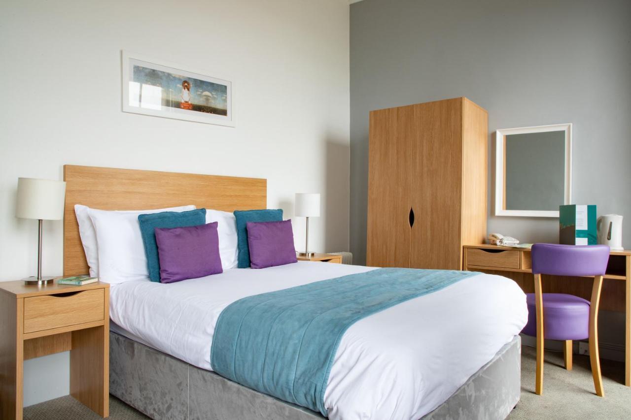 Royal Whitby Hotel Стая снимка
