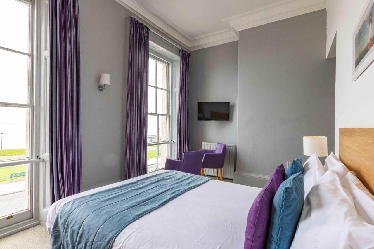 Royal Whitby Hotel Екстериор снимка