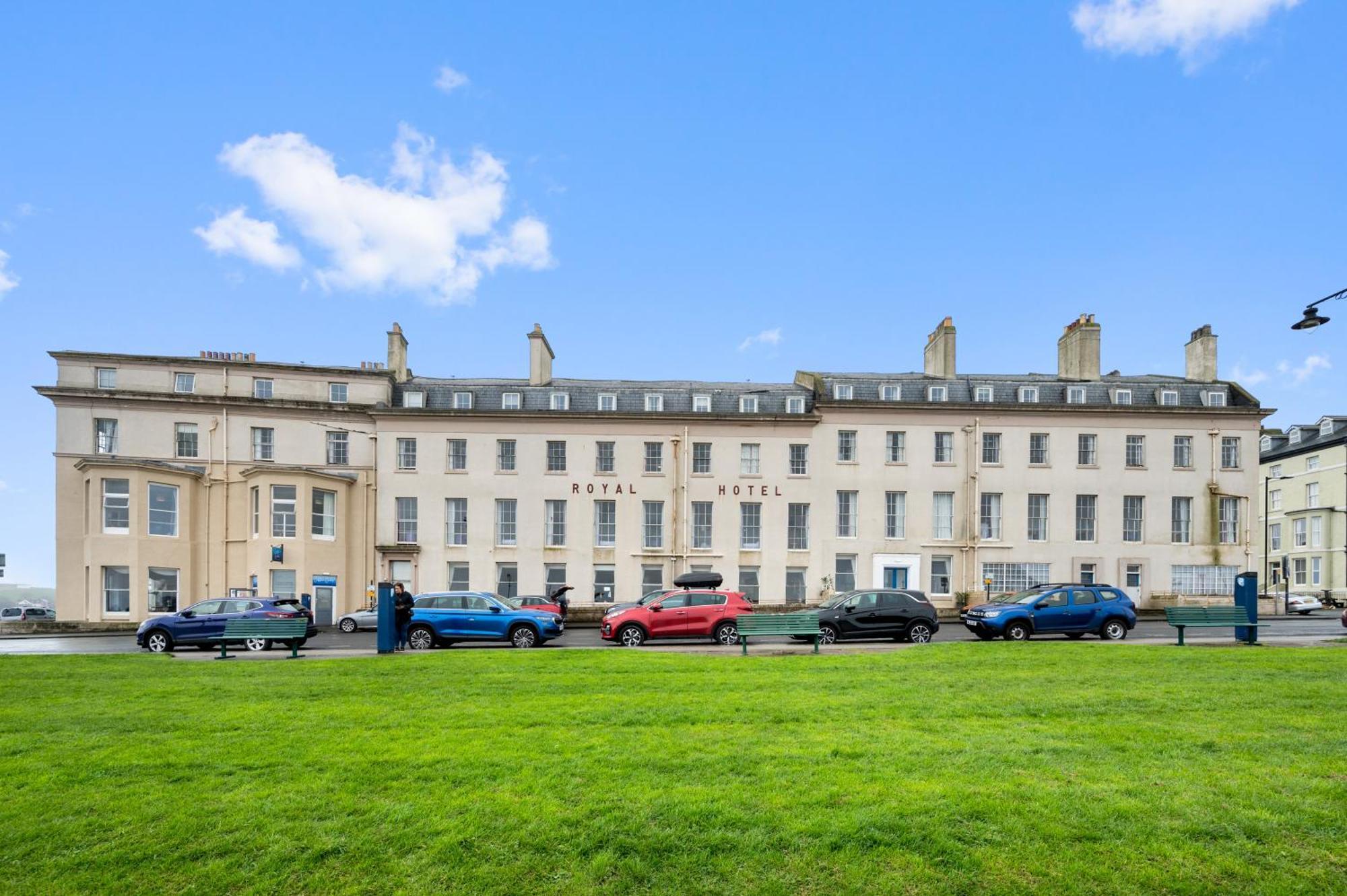 Royal Whitby Hotel Екстериор снимка