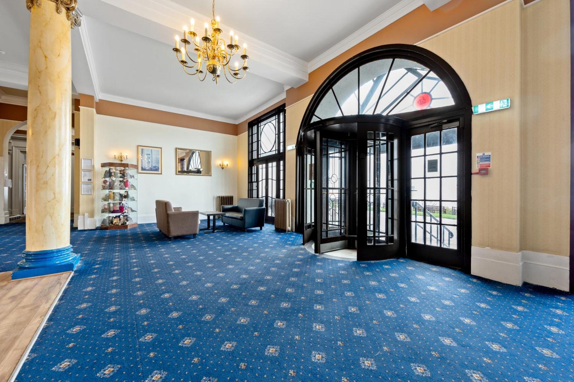 Royal Whitby Hotel Екстериор снимка