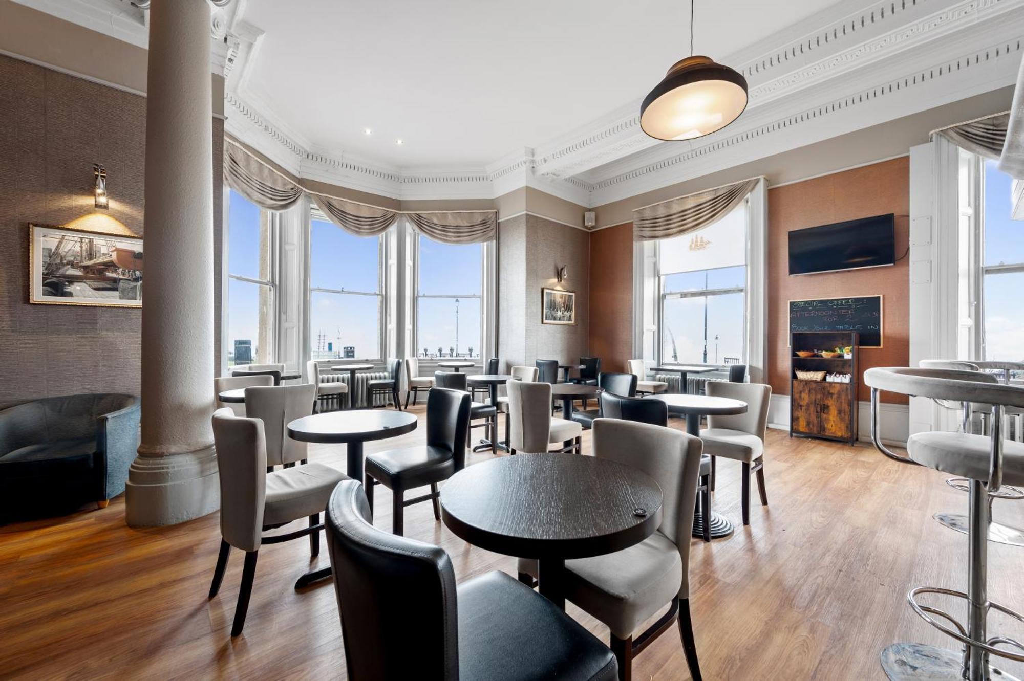 Royal Whitby Hotel Екстериор снимка