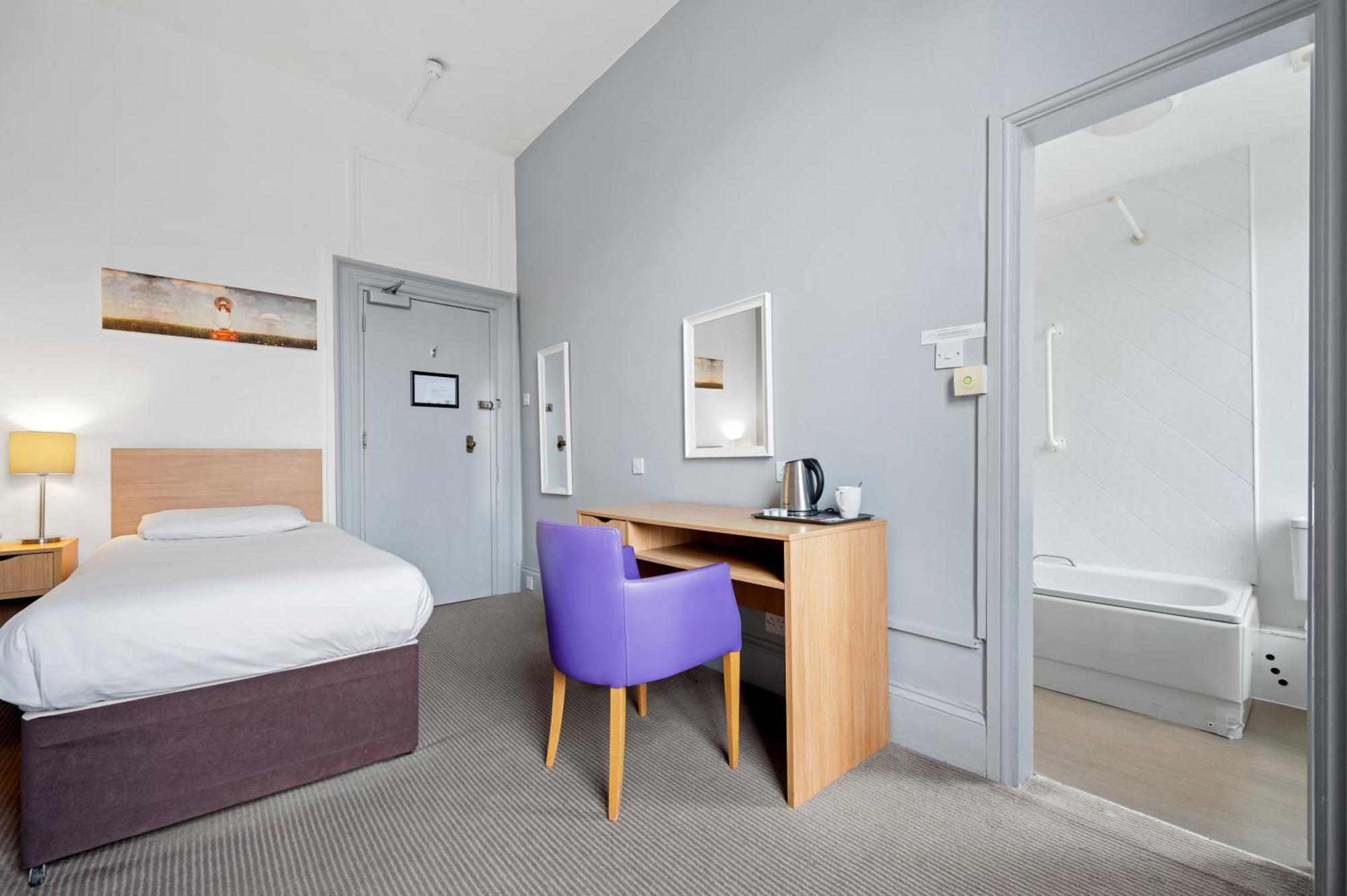 Royal Whitby Hotel Екстериор снимка