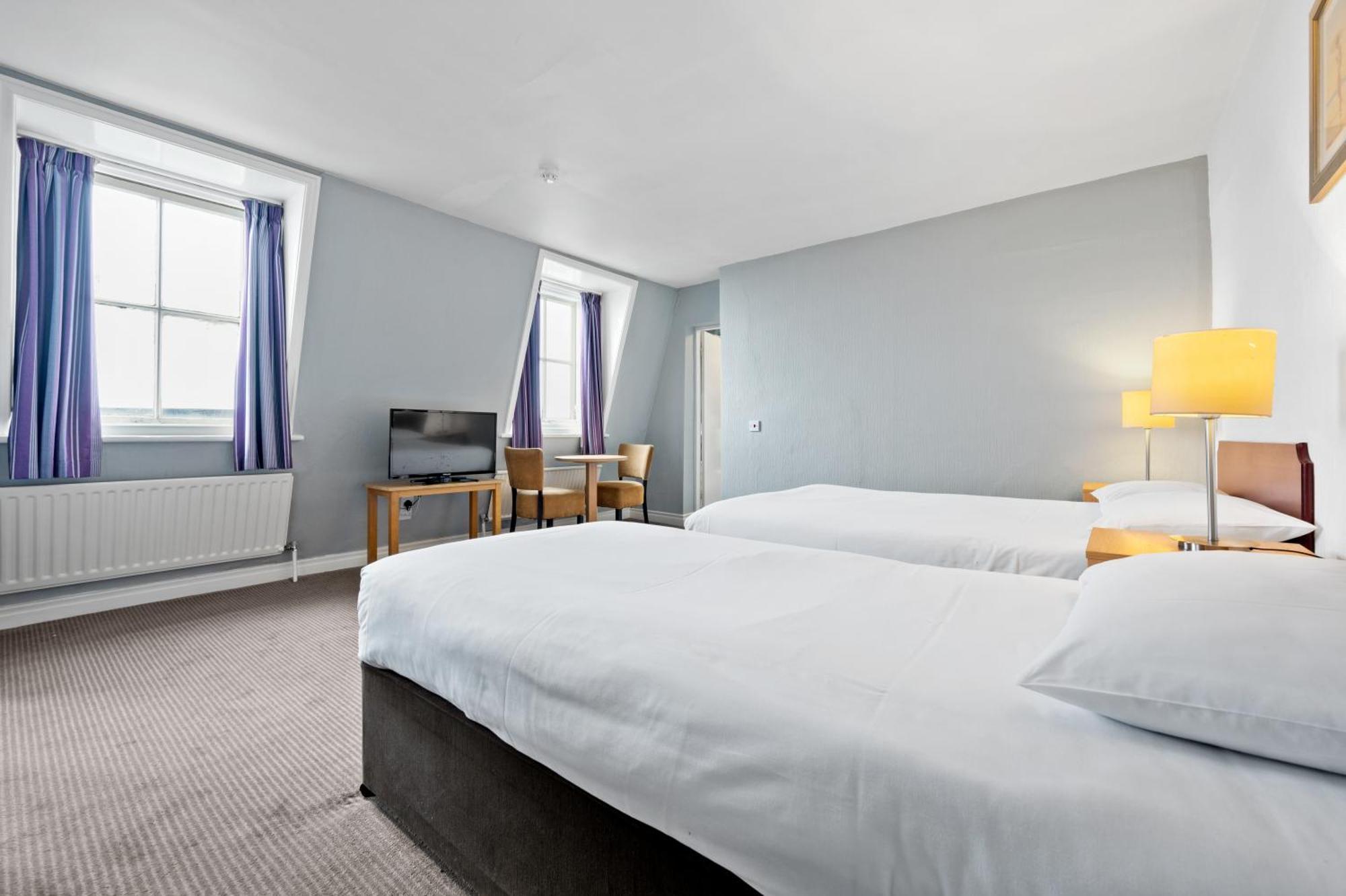 Royal Whitby Hotel Екстериор снимка