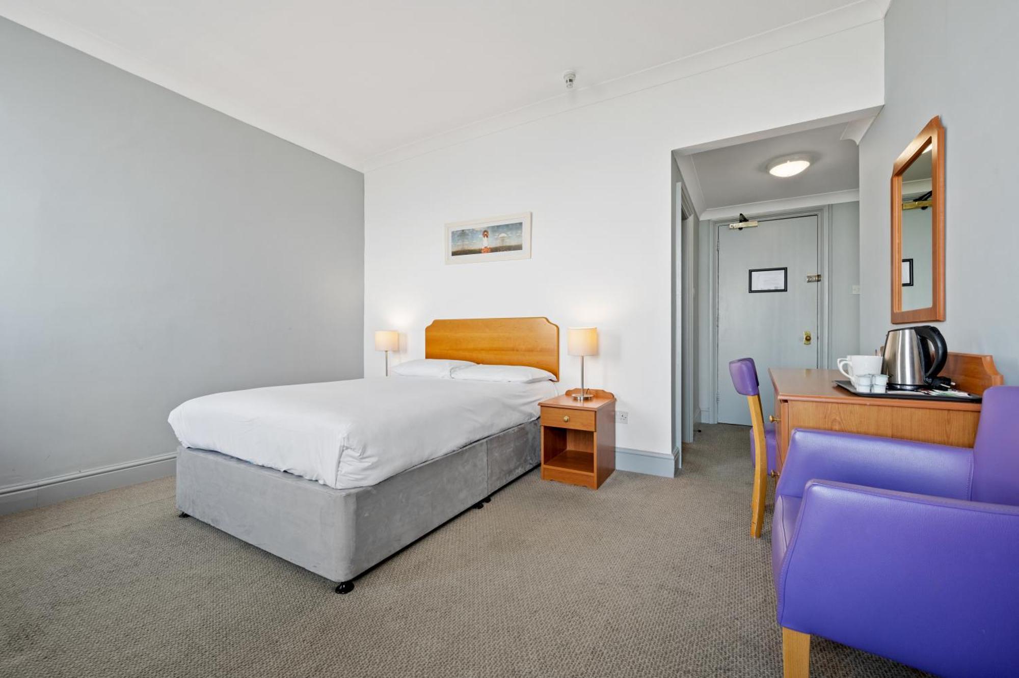 Royal Whitby Hotel Стая снимка