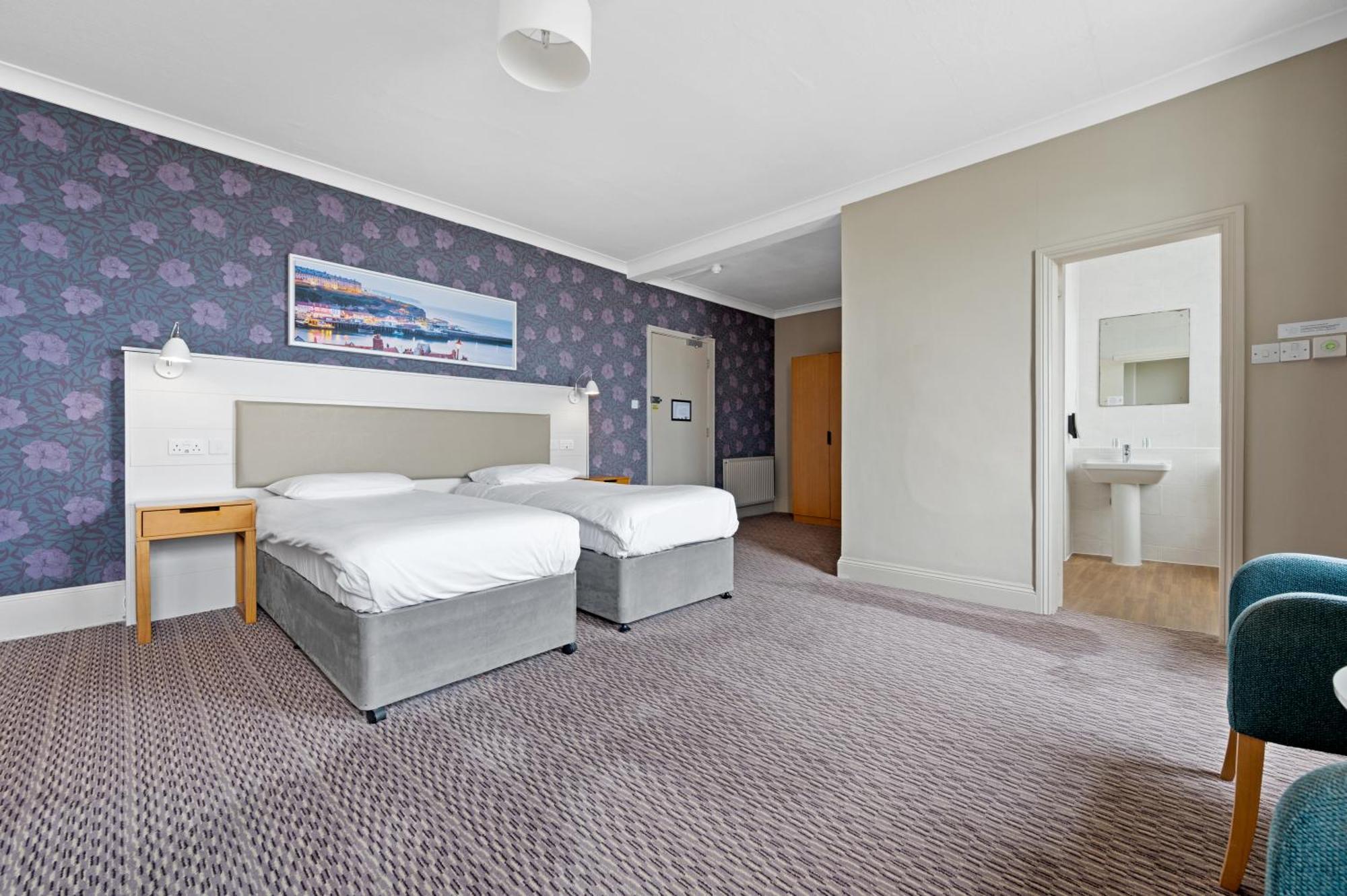 Royal Whitby Hotel Екстериор снимка
