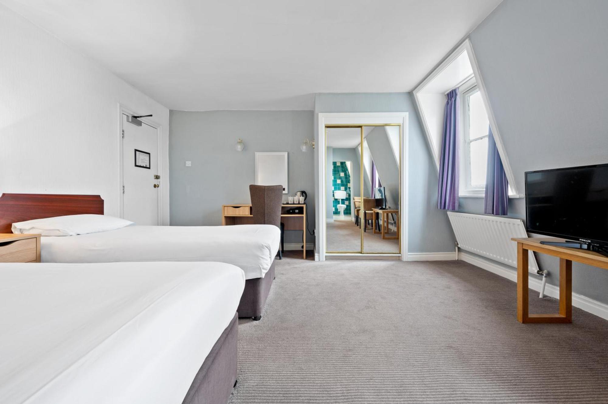 Royal Whitby Hotel Стая снимка