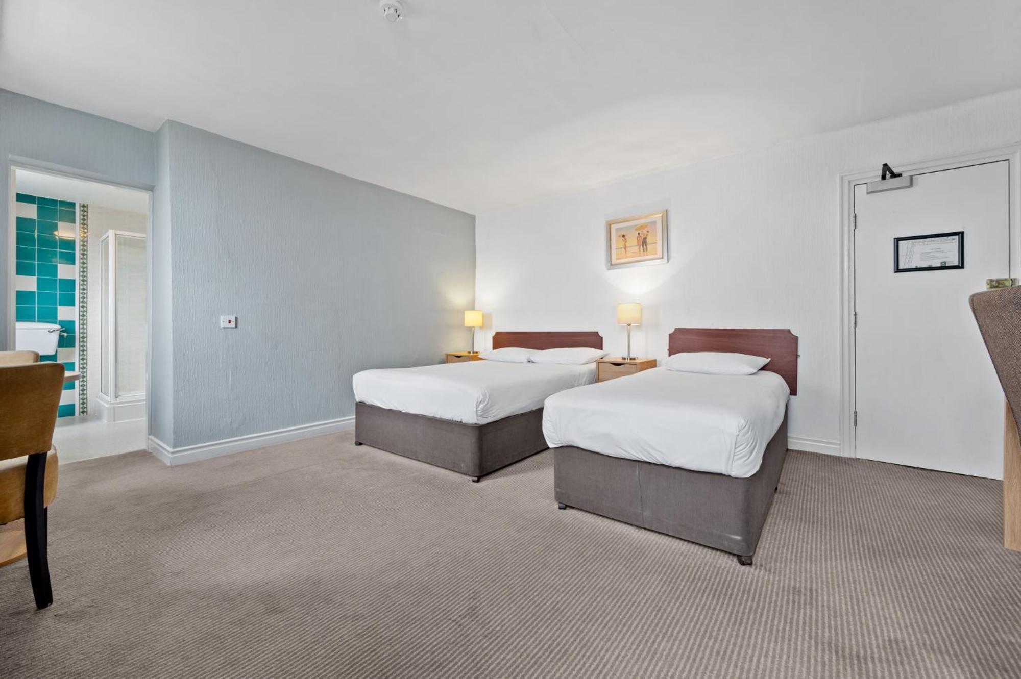 Royal Whitby Hotel Стая снимка