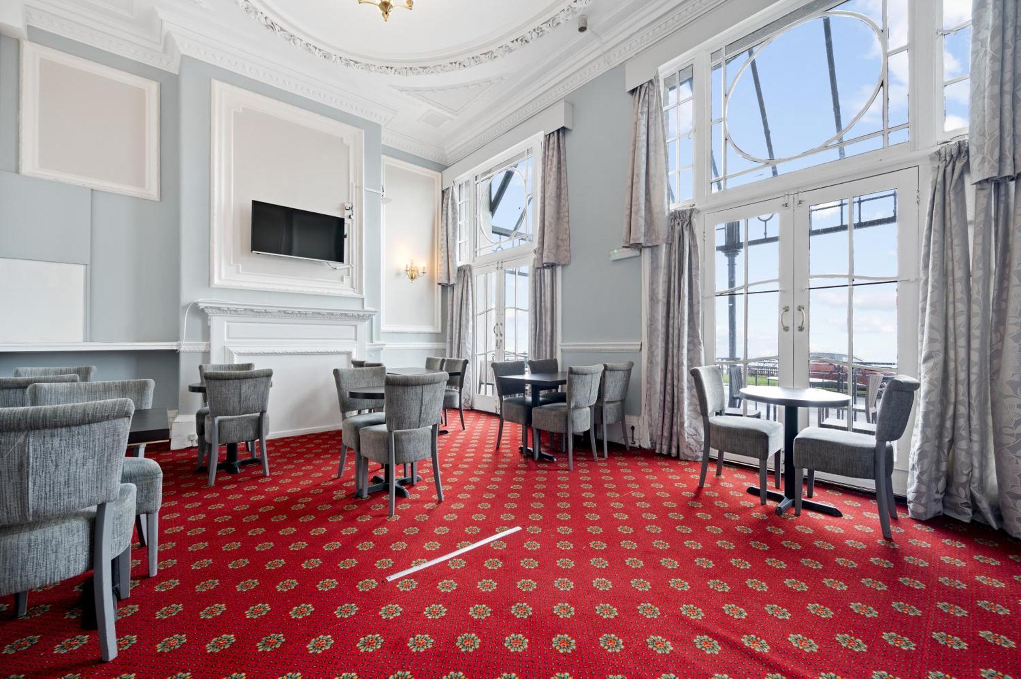 Royal Whitby Hotel Екстериор снимка