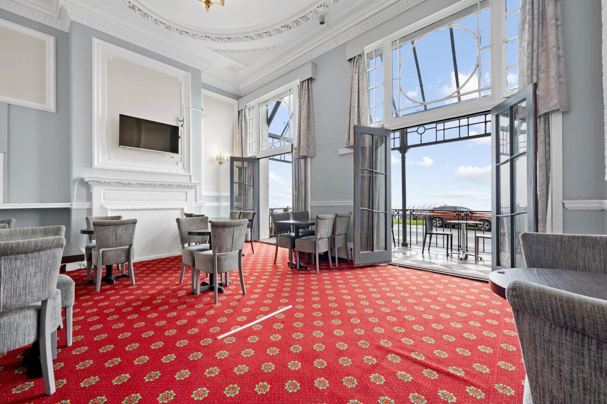Royal Whitby Hotel Екстериор снимка