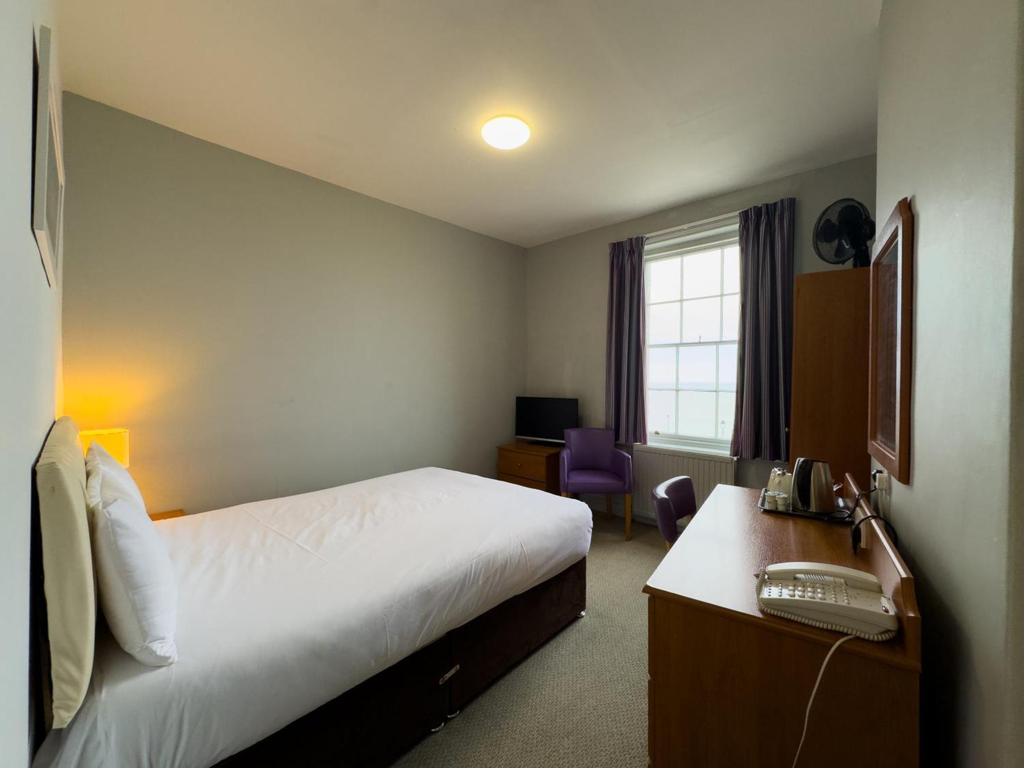 Royal Whitby Hotel Екстериор снимка