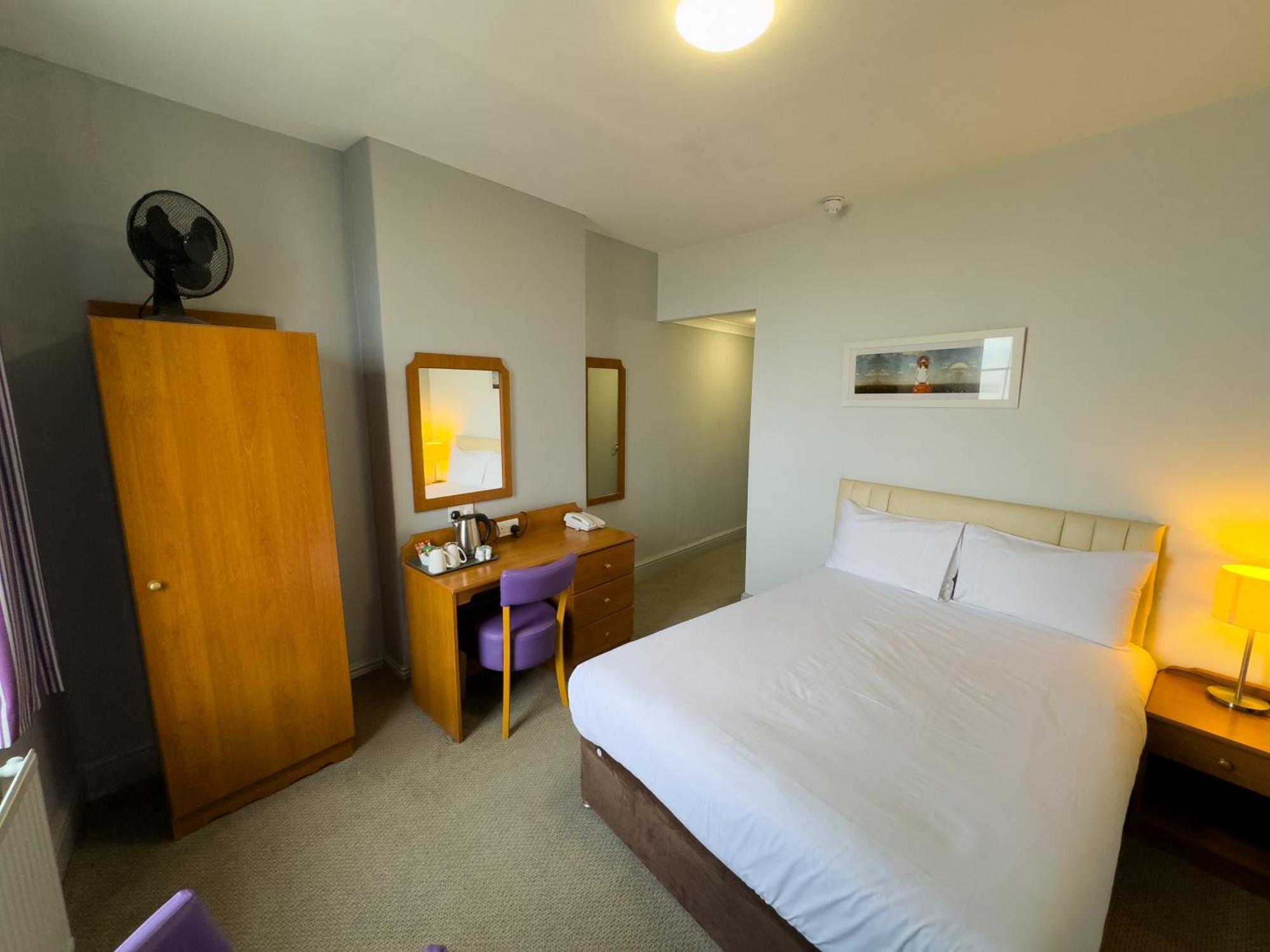 Royal Whitby Hotel Екстериор снимка