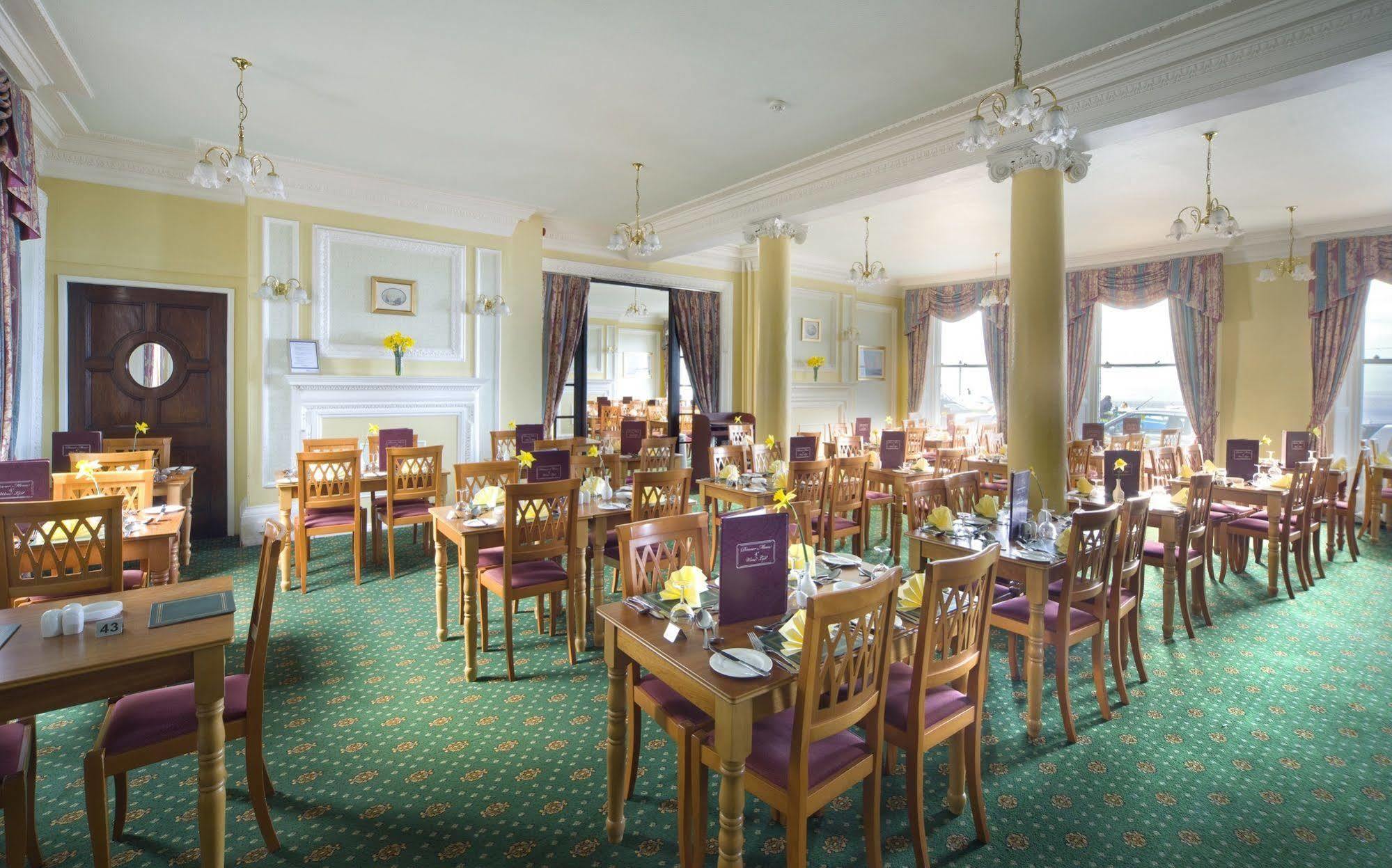 Royal Whitby Hotel Екстериор снимка
