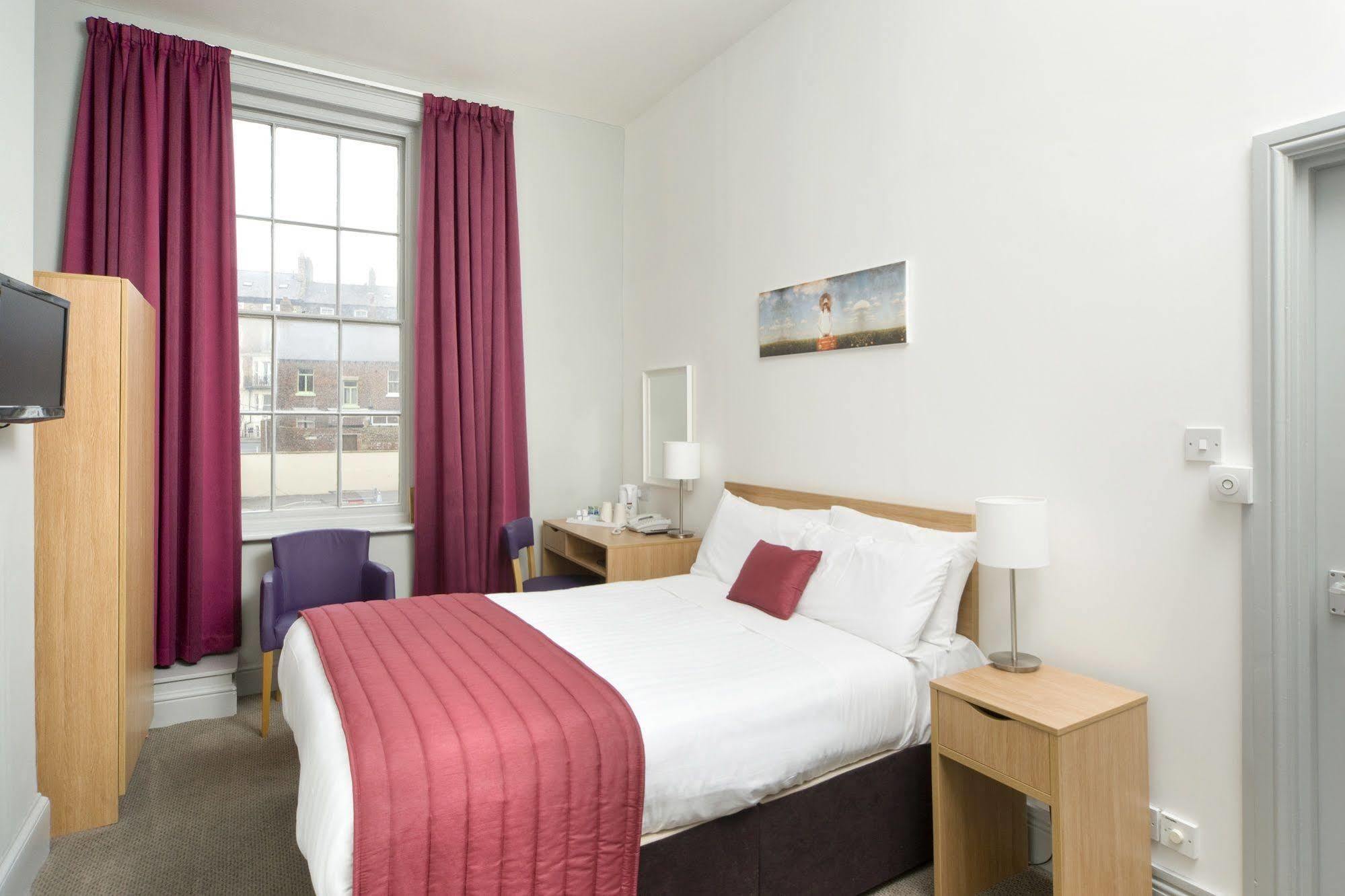 Royal Whitby Hotel Екстериор снимка