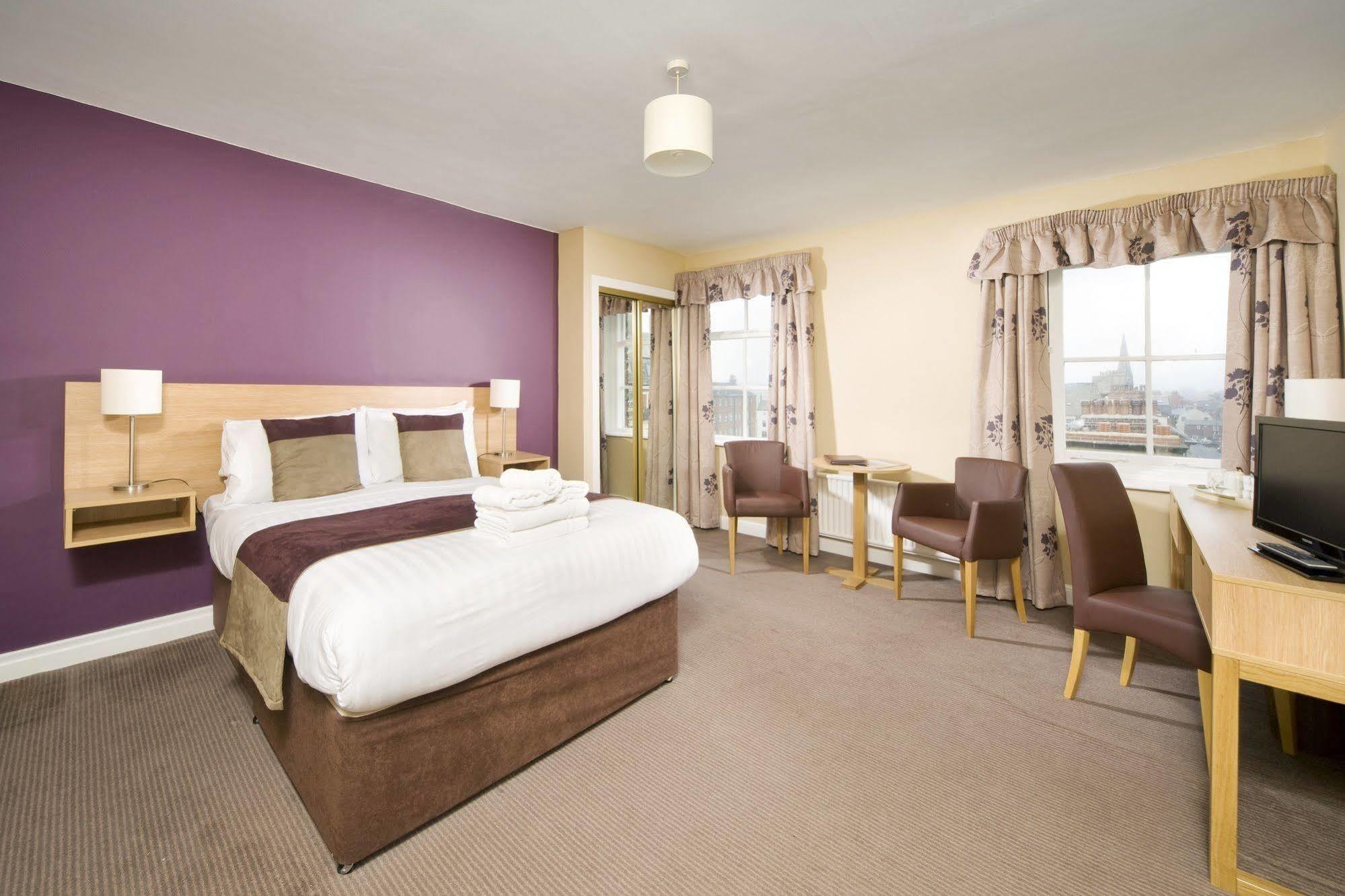 Royal Whitby Hotel Екстериор снимка