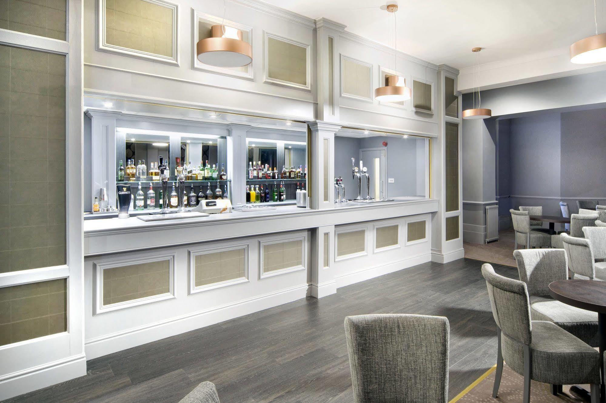 Royal Whitby Hotel Екстериор снимка